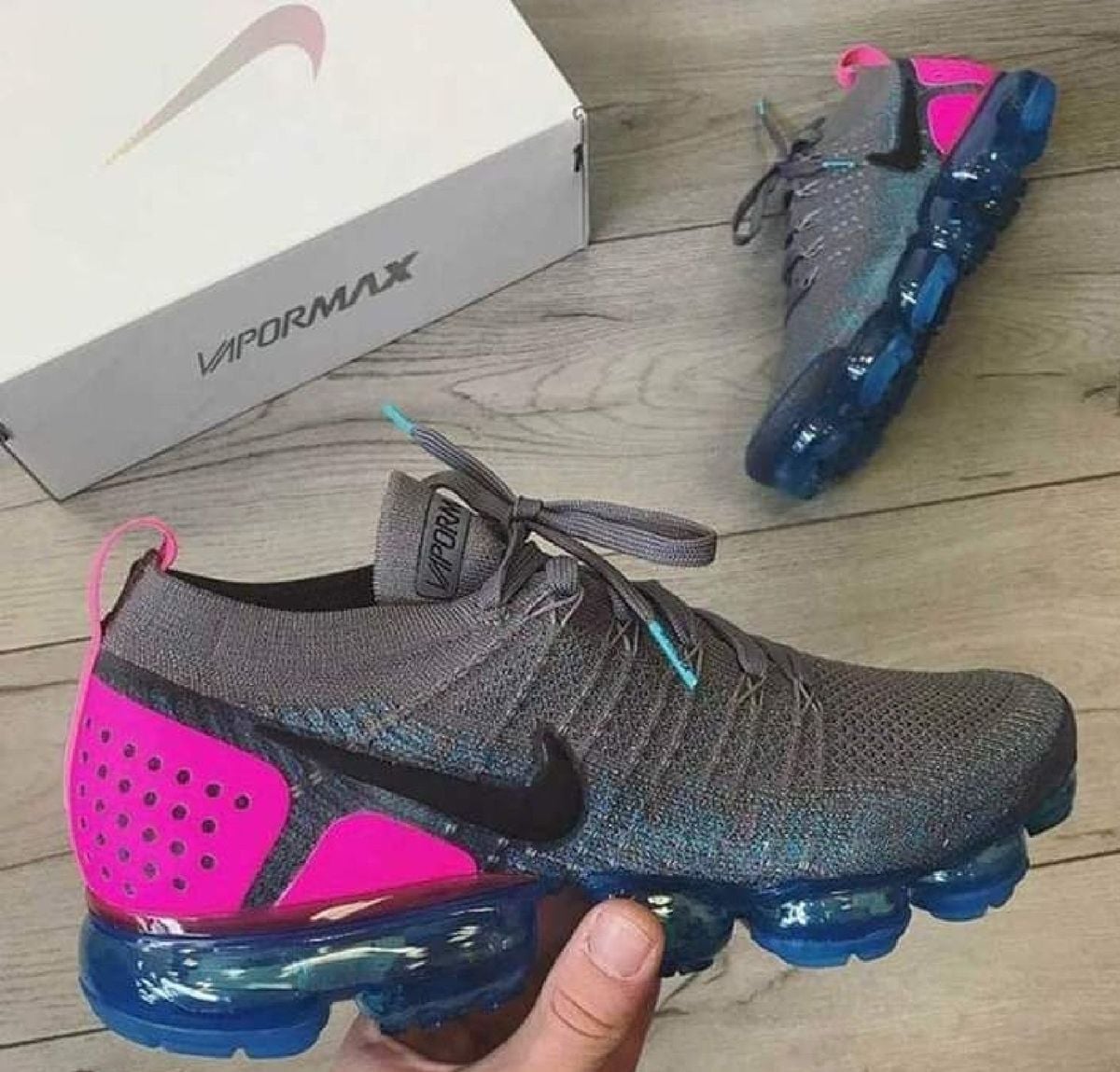 vapormax cinza com rosa