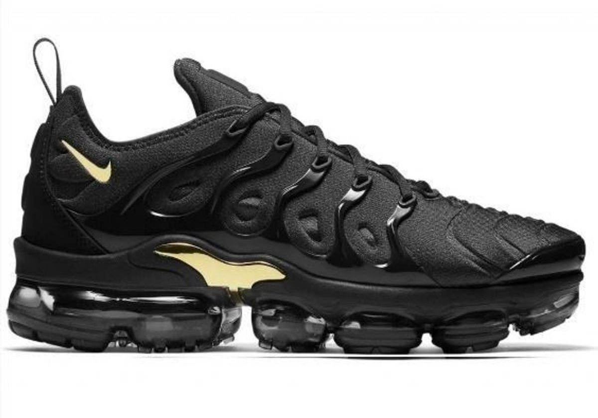 vapormax dourado e preto