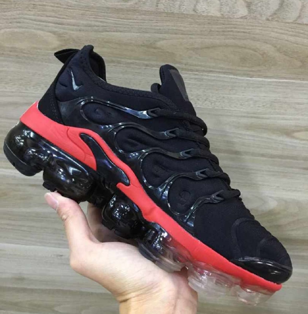 nike vapormax preto e vermelho