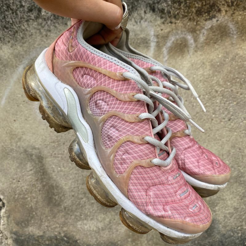 Vapormax coral best sale