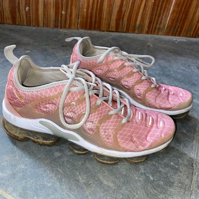 Vapormax plus bleached store coral