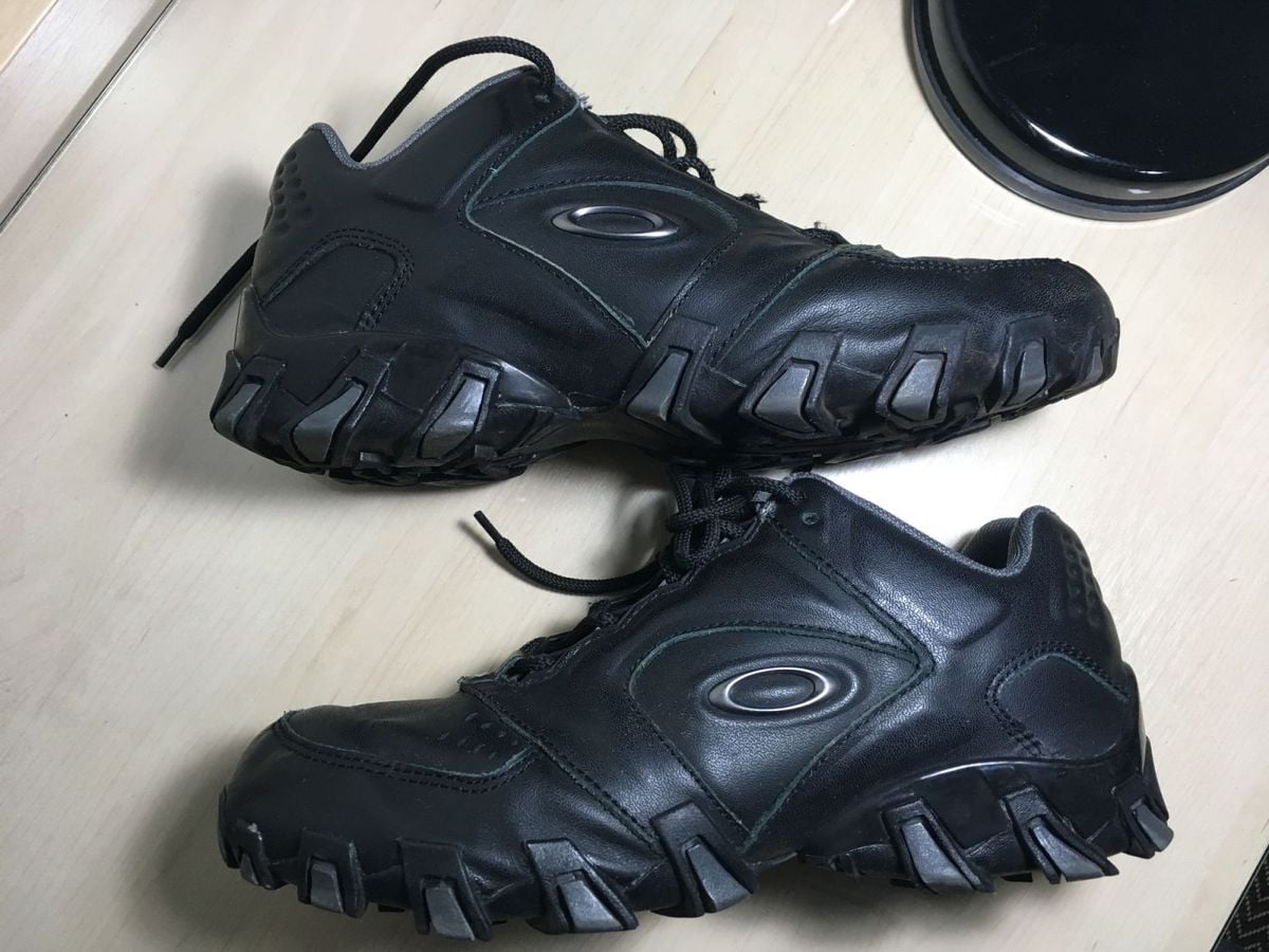 primeiro tenis da oakley