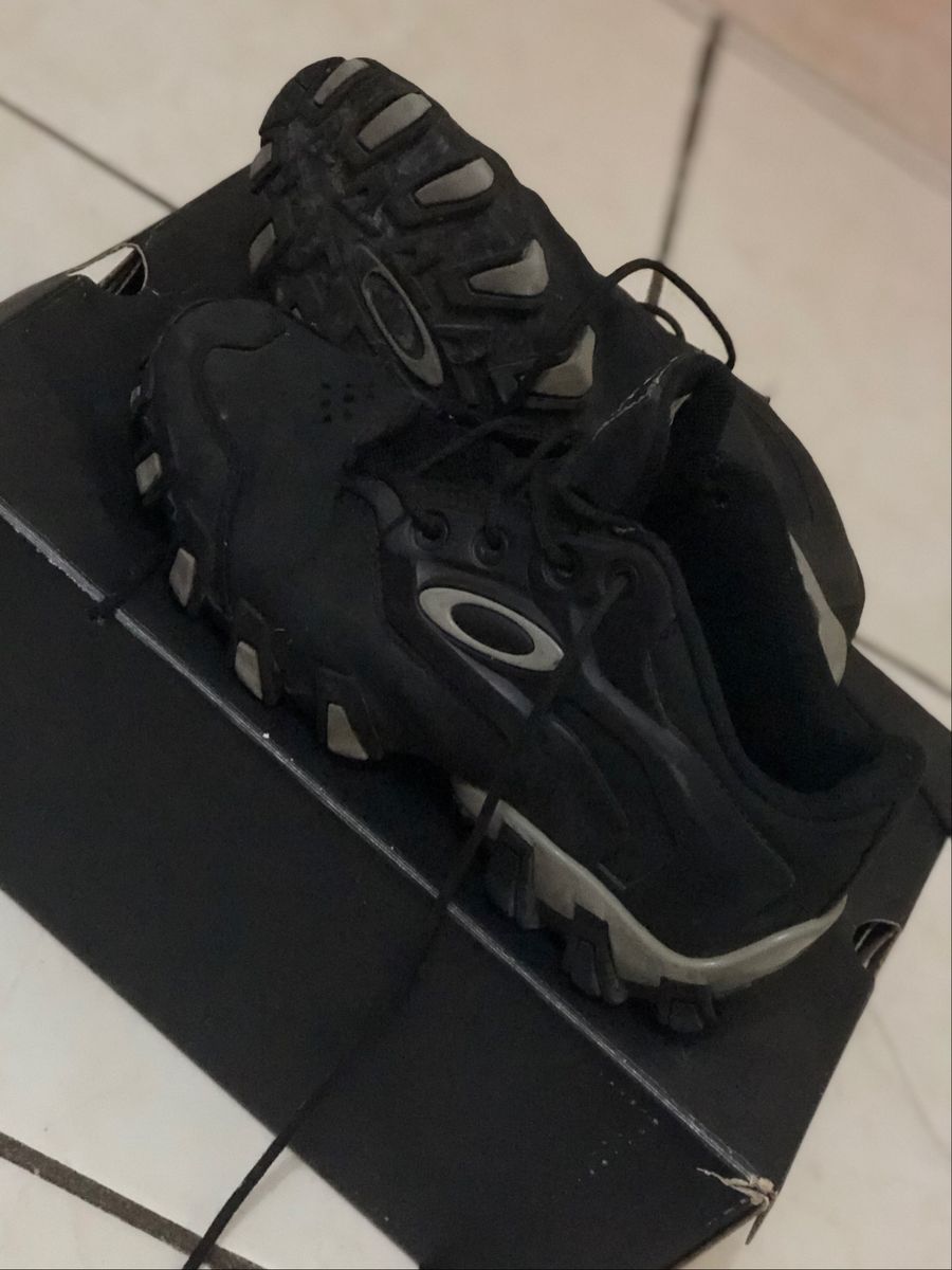 tenis oakley bravo branco