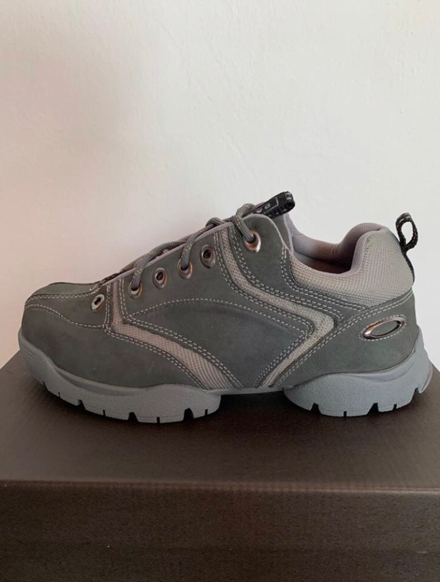 tênis oakley flak cinza