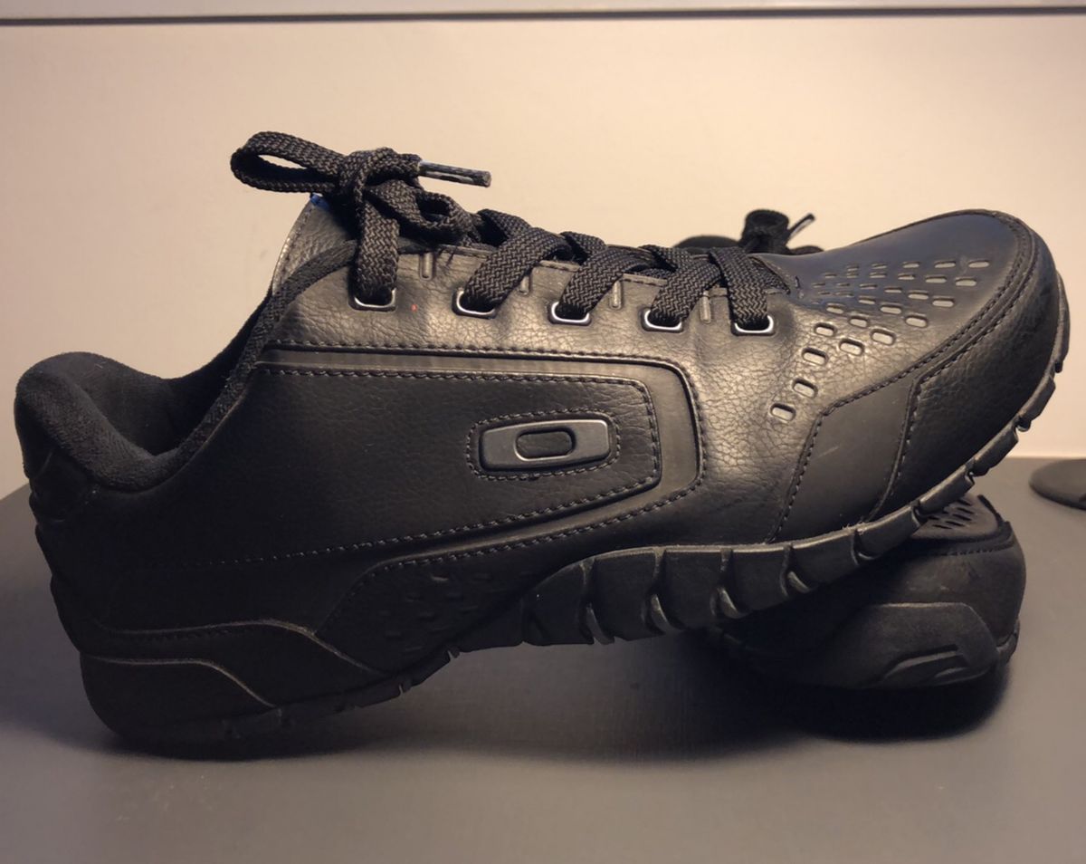 tenis oakley couro preto