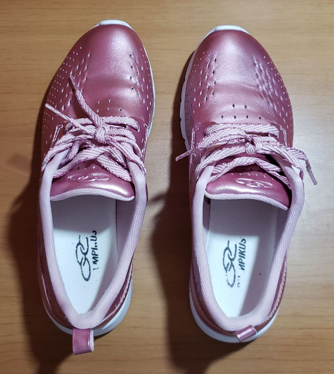 tenis rosa metalico