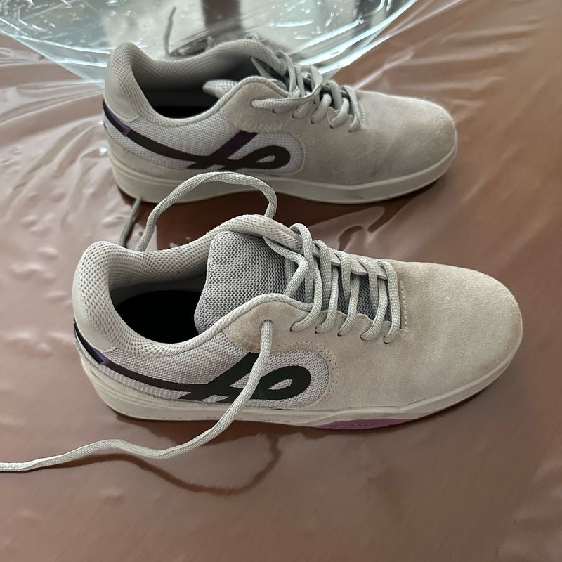 Tênis Ous Cinza e Roxo Refletivo Ous Usado 101907656 enjoei