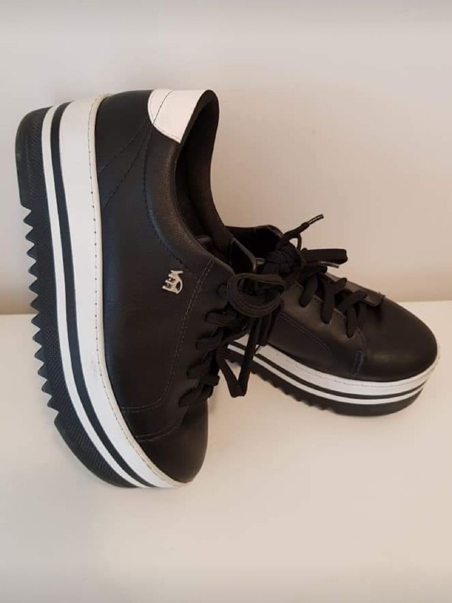 tenis plataforma preto e branco