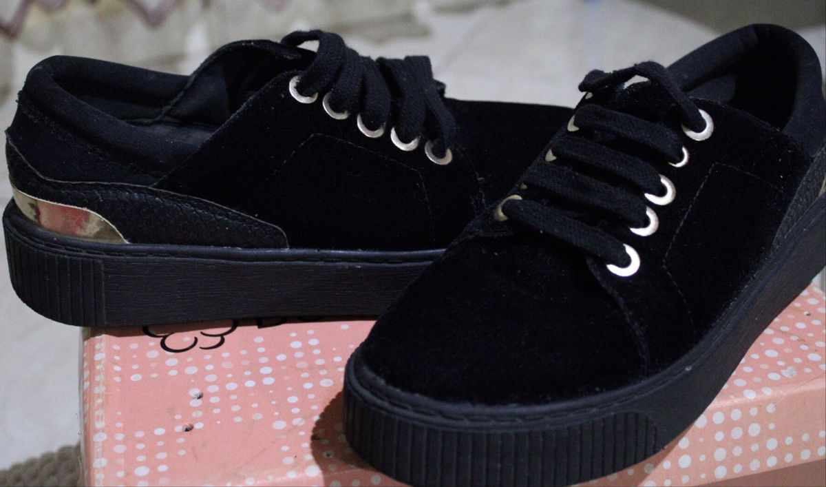 tenis bebece preto veludo