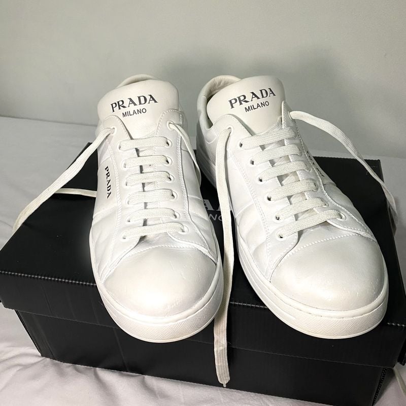 Tenis Prada Branco em Couro Escovado Mês de Uso Tênis Masculino Prada  Usado 93466387 enjoei