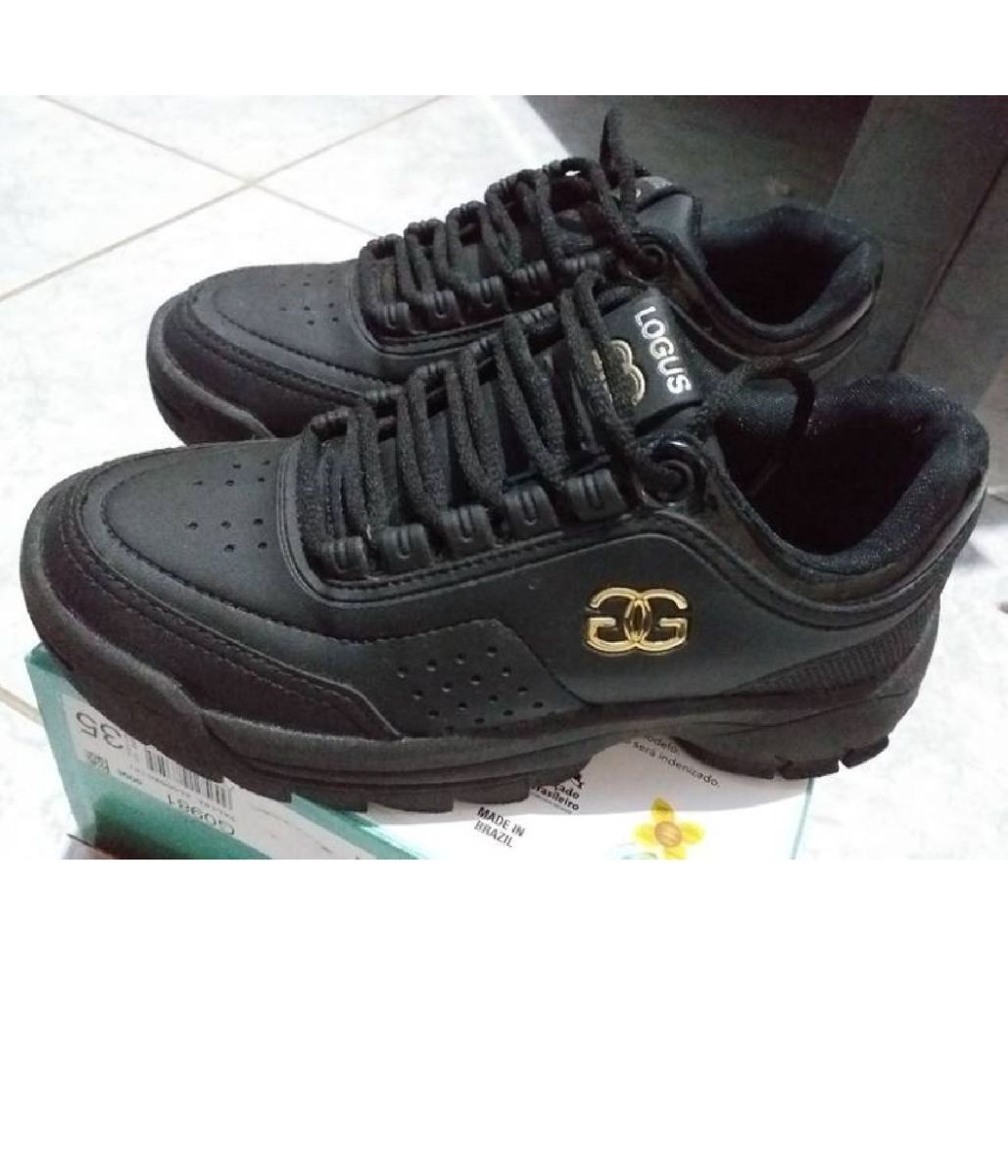 tenis logus preto e branco