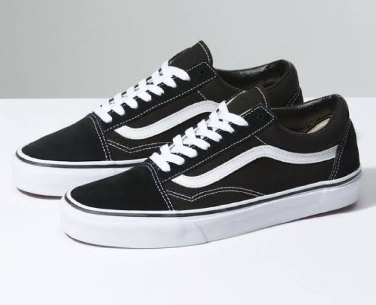 Tenis feminino preto cheap com listra branca