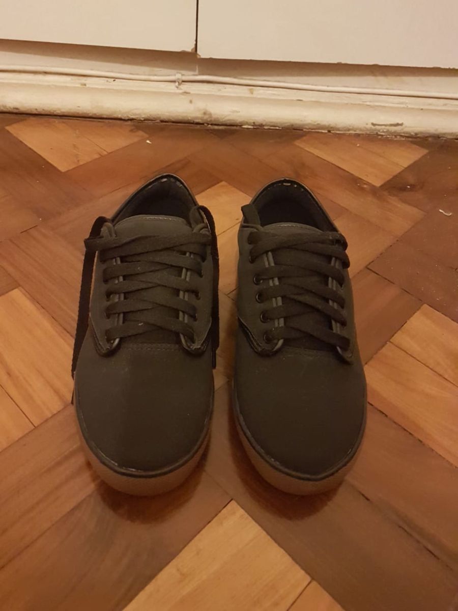 tenis preto sola bege