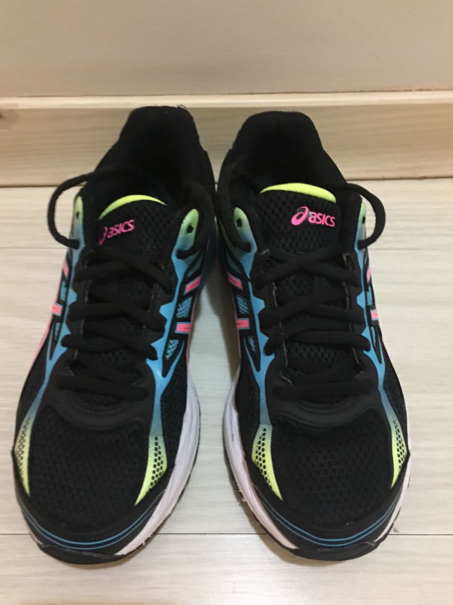 tenis asics feminino preto colorido