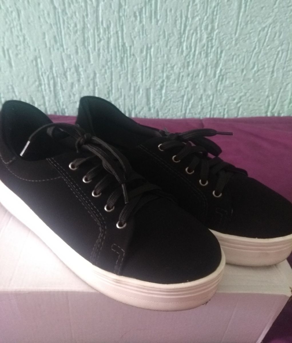 tenis preto de veludo