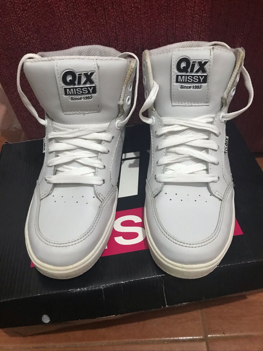 Tenis qix store branco cano alto