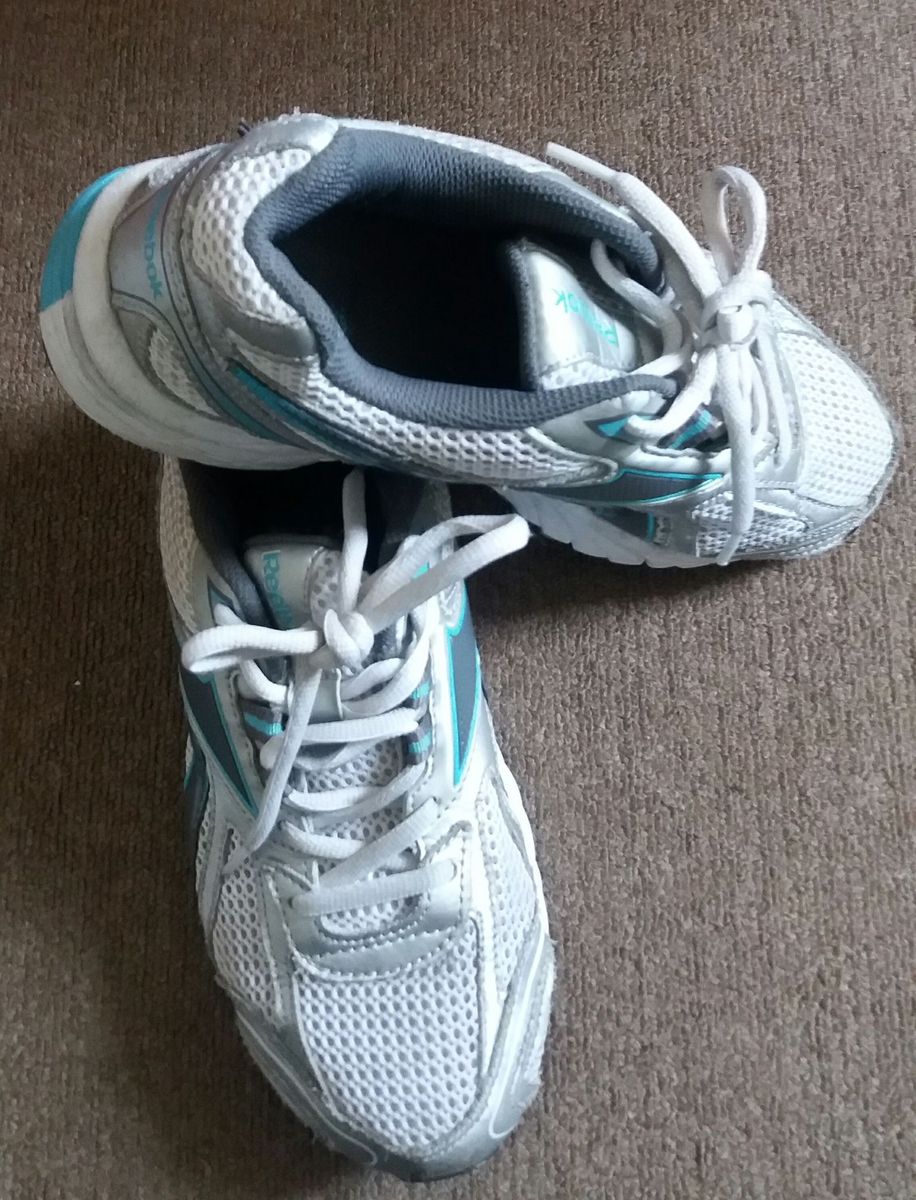 tenis reebok azul e branco