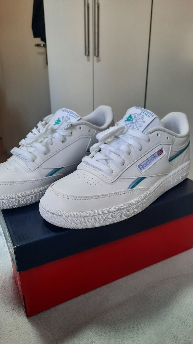 https://photos.enjoei.com.br/tenis-reebok-club-c-85-vegan-feminino-semi-novo/1200xN/czM6Ly9waG90b3MuZW5qb2VpLmNvbS5ici9wcm9kdWN0cy8xMTExNzY2L2E5OTllNDRjMWYzNWY5MmFmMjU1YTRlMTE4MDgxZmRmLmpwZw