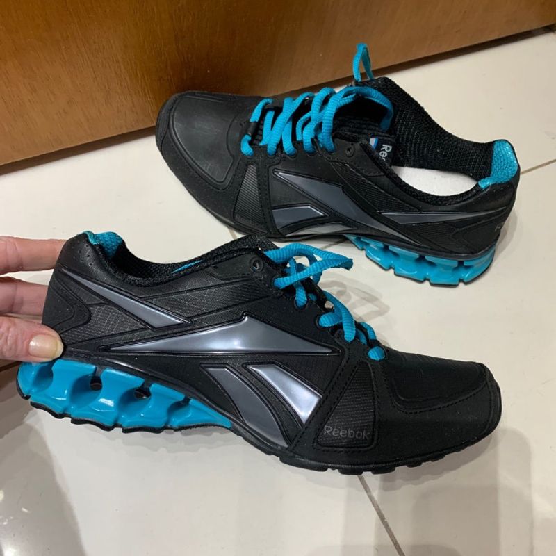 Tênis Reebok Preto e Azul Reebok Usado 107810934 enjoei