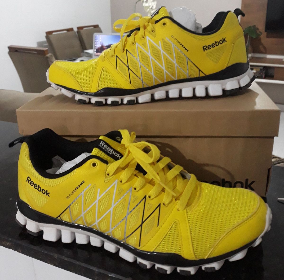 reebok amarelo