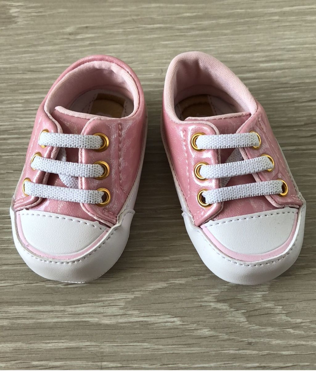tênis rosa bebê