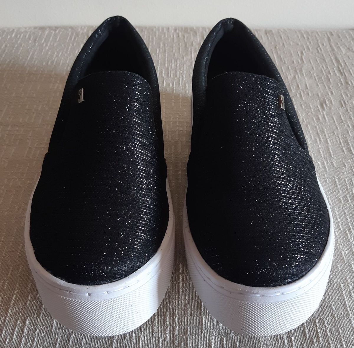 slip on santa lolla brilho preto