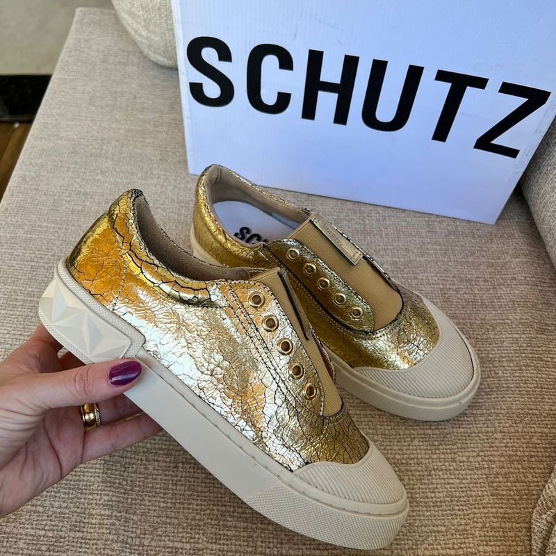 T nis Sch tz Dourado Craquelado T nis Feminino Schutz Nunca Usado 91134984 enjoei