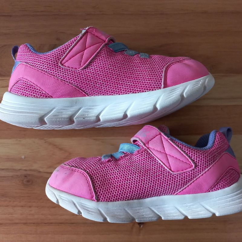 girls sketchers size 4