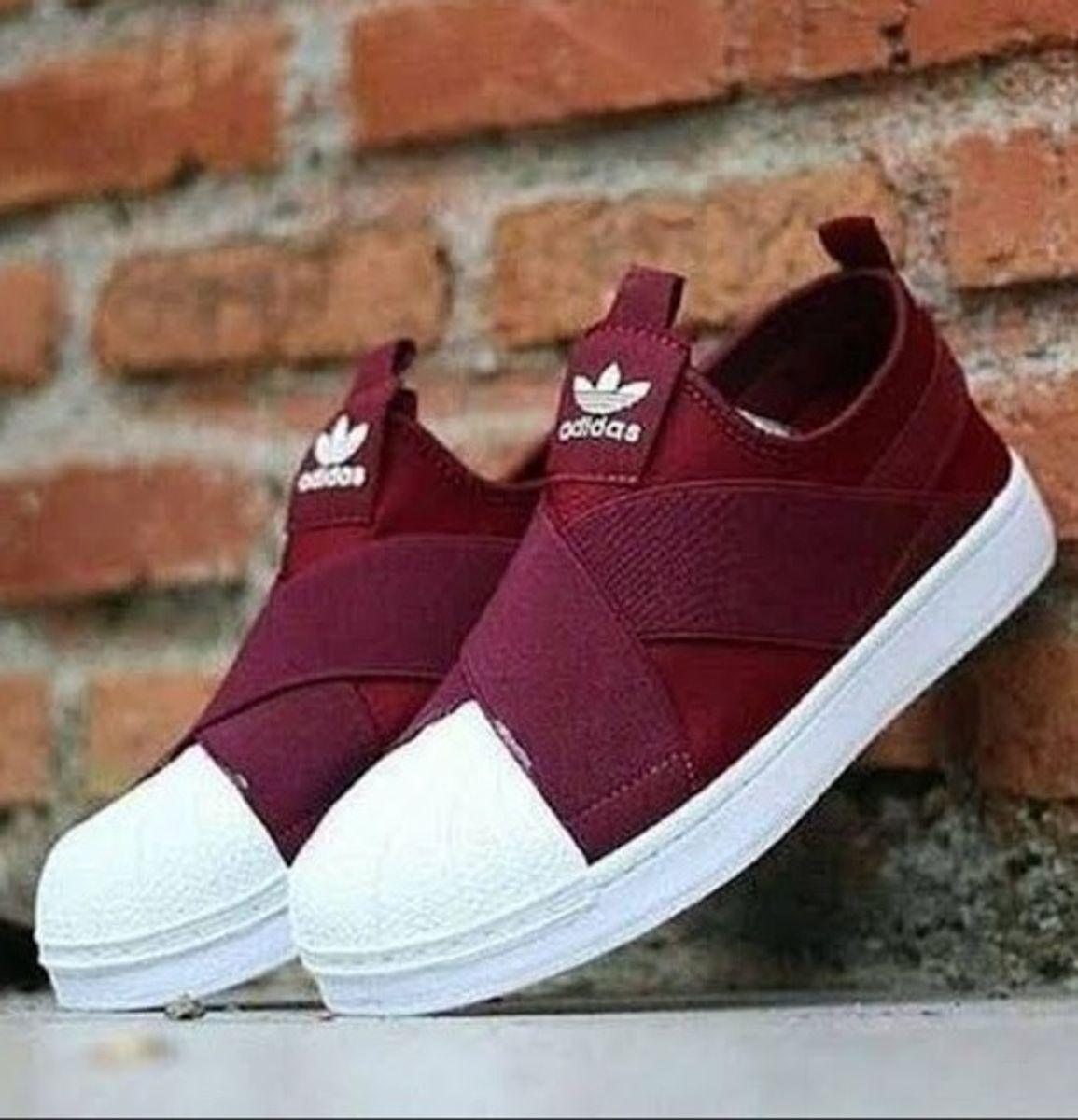 tenis adidas bordo