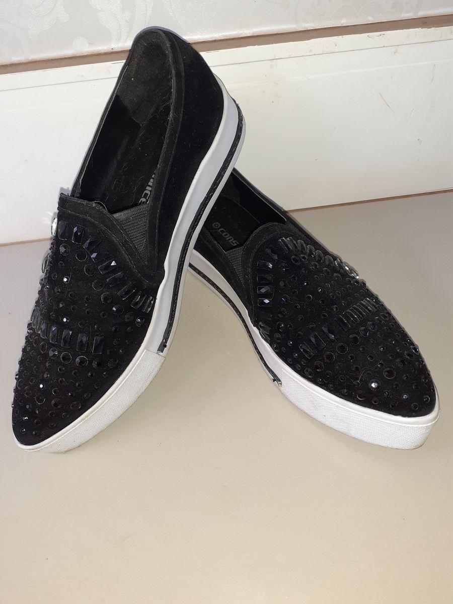 tenis slip on bico fino