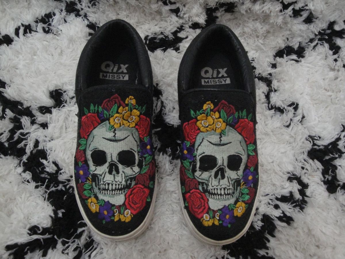 tenis slip on caveira