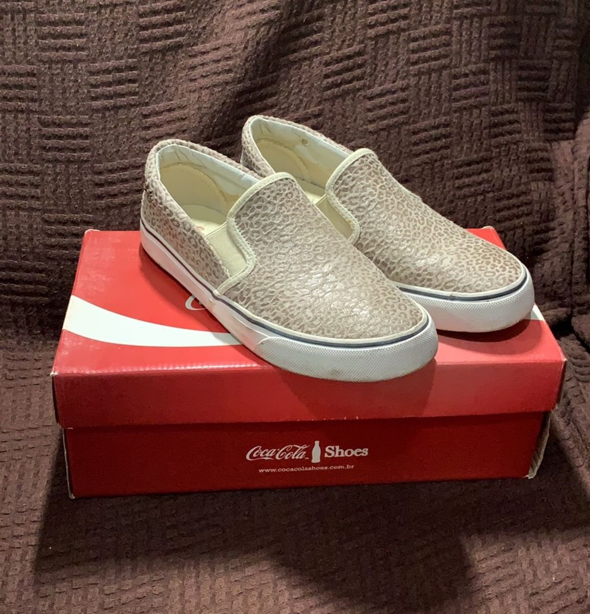 tenis slip on feminino coca cola