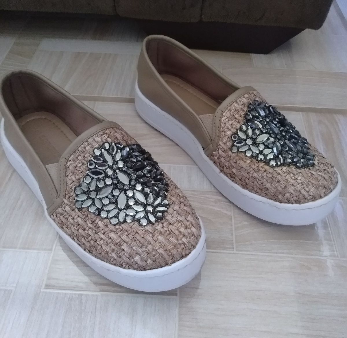 slip on feminino com pedraria