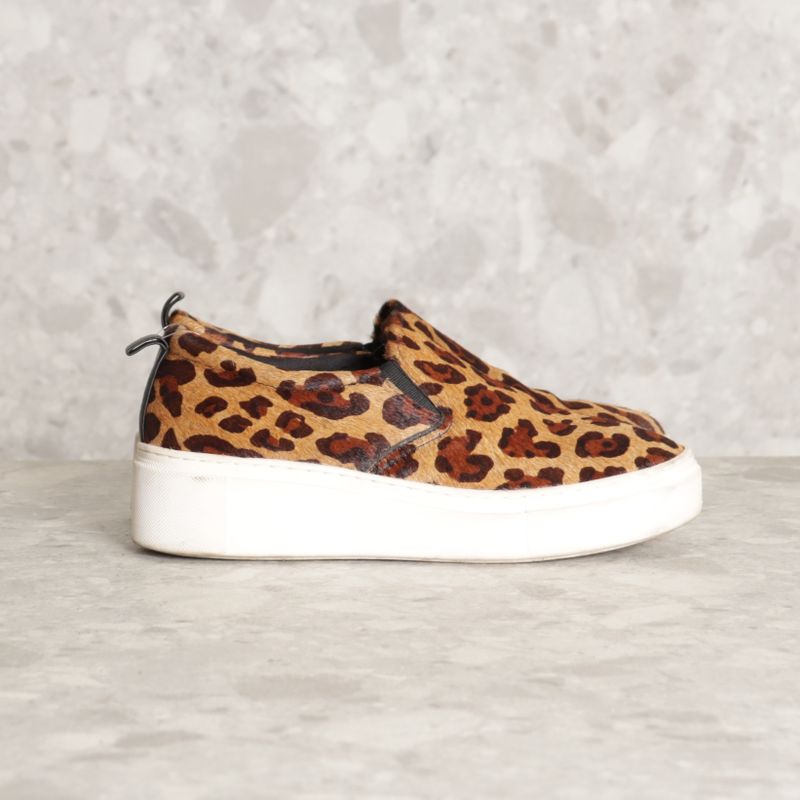 Tênis Slip On Marrom Animal Print Arezzo Tênis Feminino Arezzo Usado  109649773 enjoei