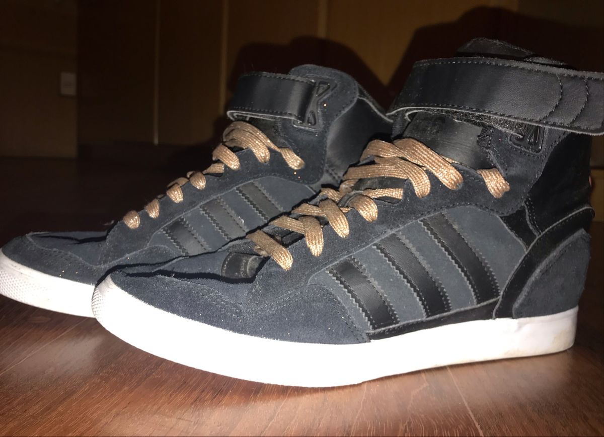 tenis sneakers com salto embutido