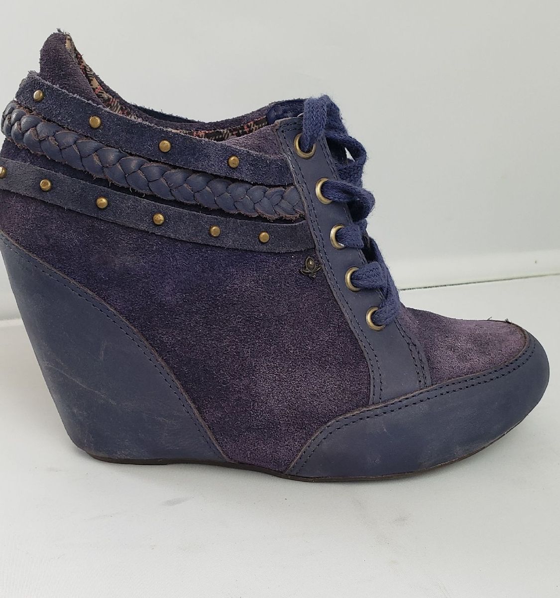 tenis sneaker cravo e canela