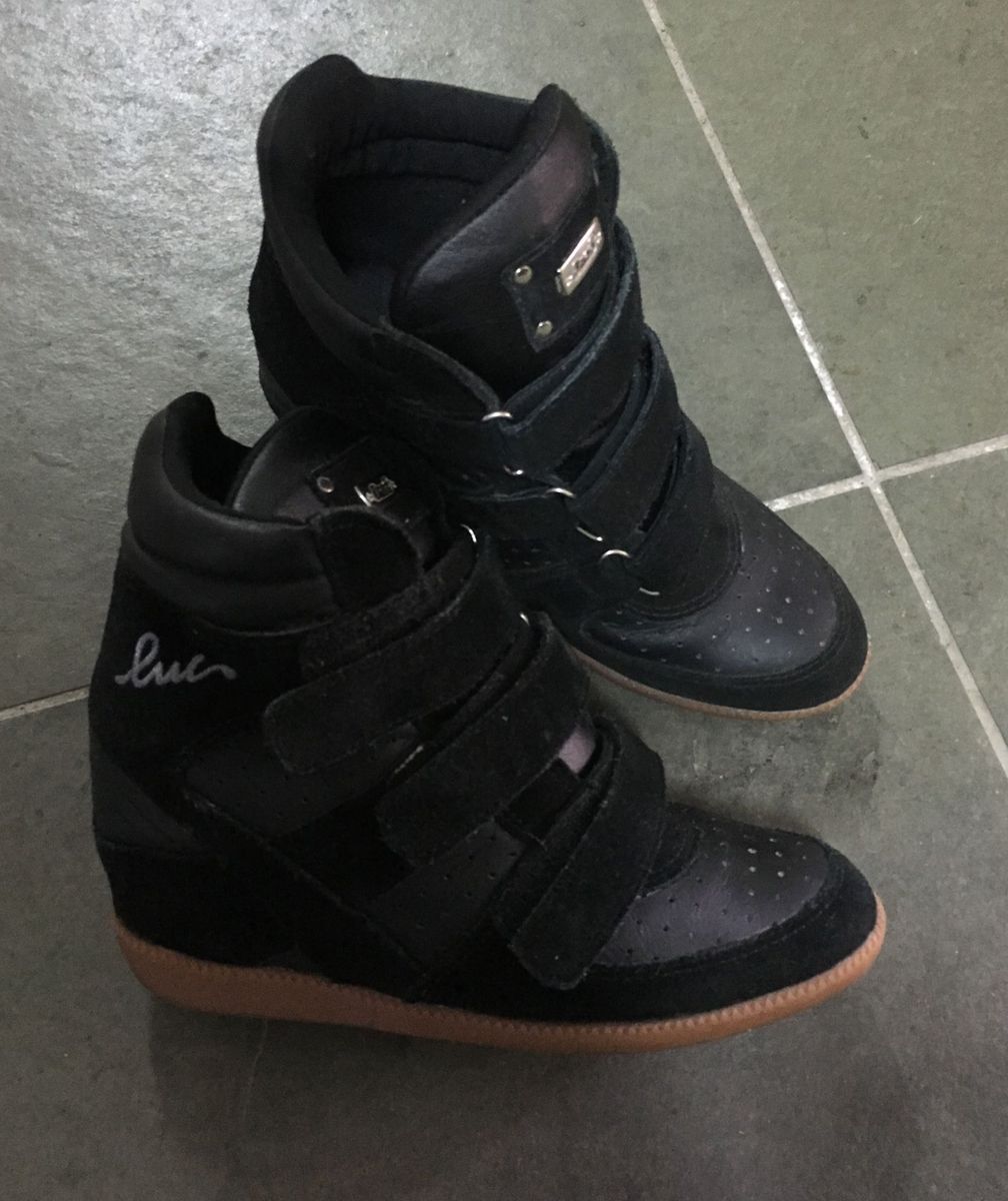 sapatos de salto alto origem