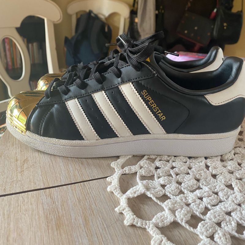 Adidas best sale superstar douradas