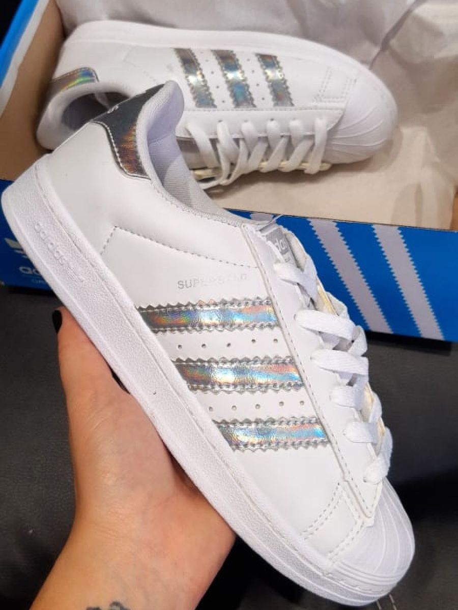 tenis superstar holografico