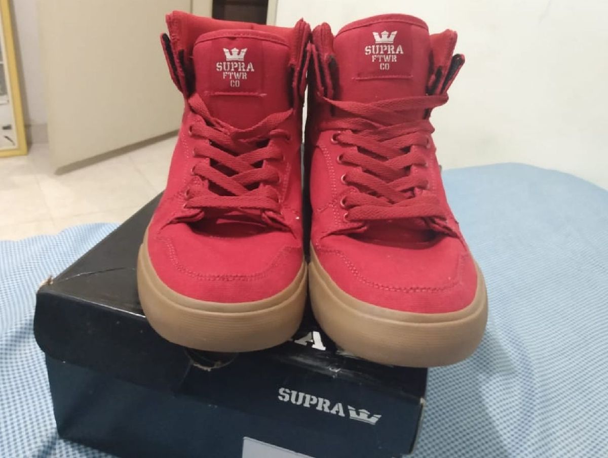 tenis supra cano alto