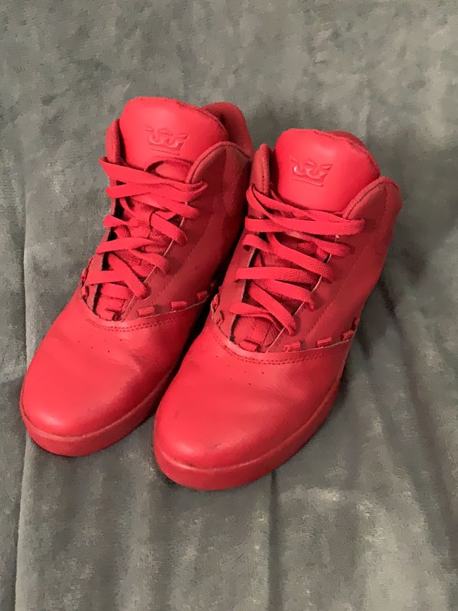 tenis supra vermelho