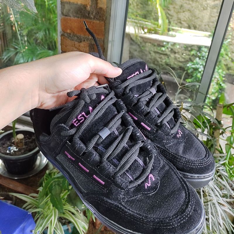 Tenis preto hot sale e roxo