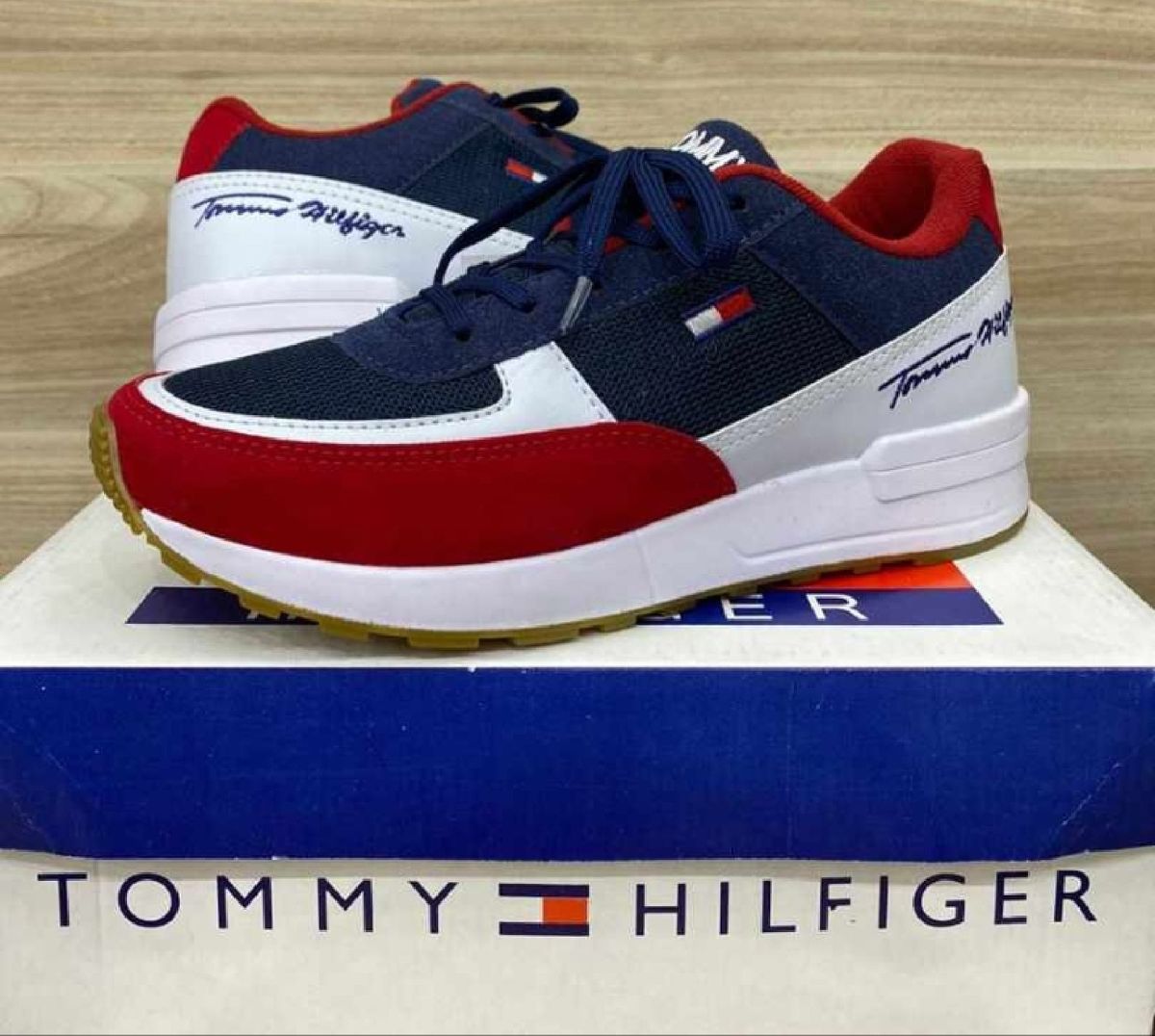 tenis tommy hilfiger vermelho