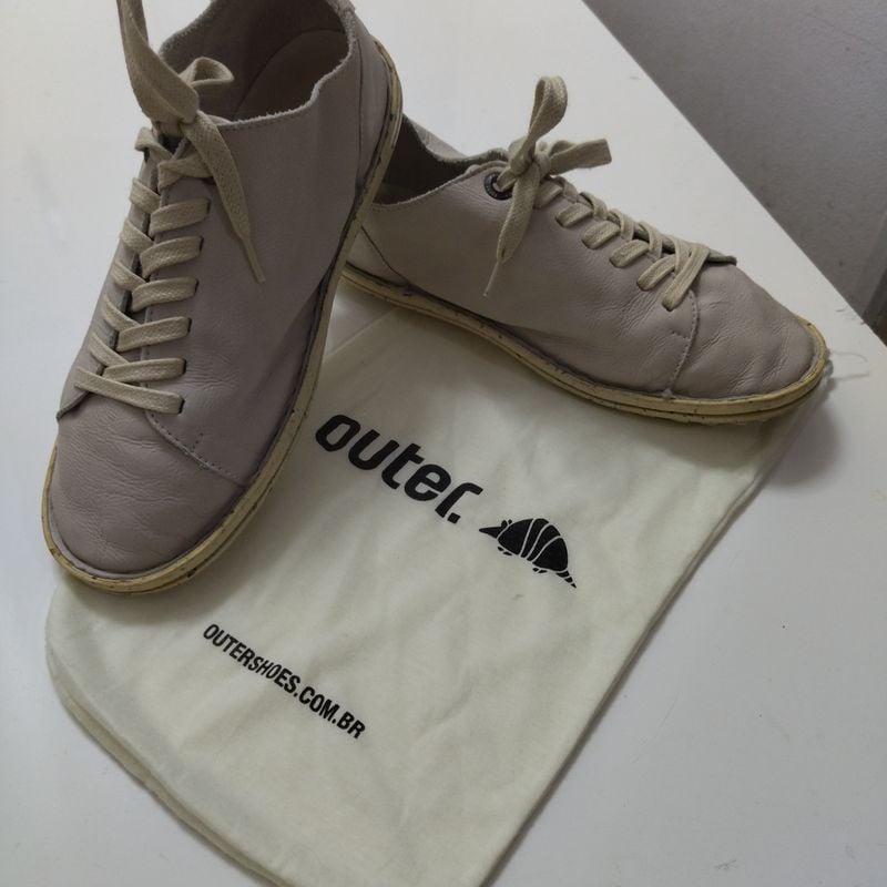 Tênis Unissex em Couro Macio, Cor Branco Gelo, Marca Outer Shoes, 37  Tênis Feminino Outer Usado 84007525 enjoei