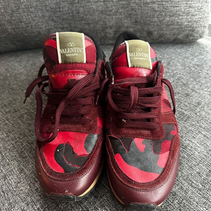 Tenis Valentino Original Modelo Rockstud Camo Vermelho e Preto