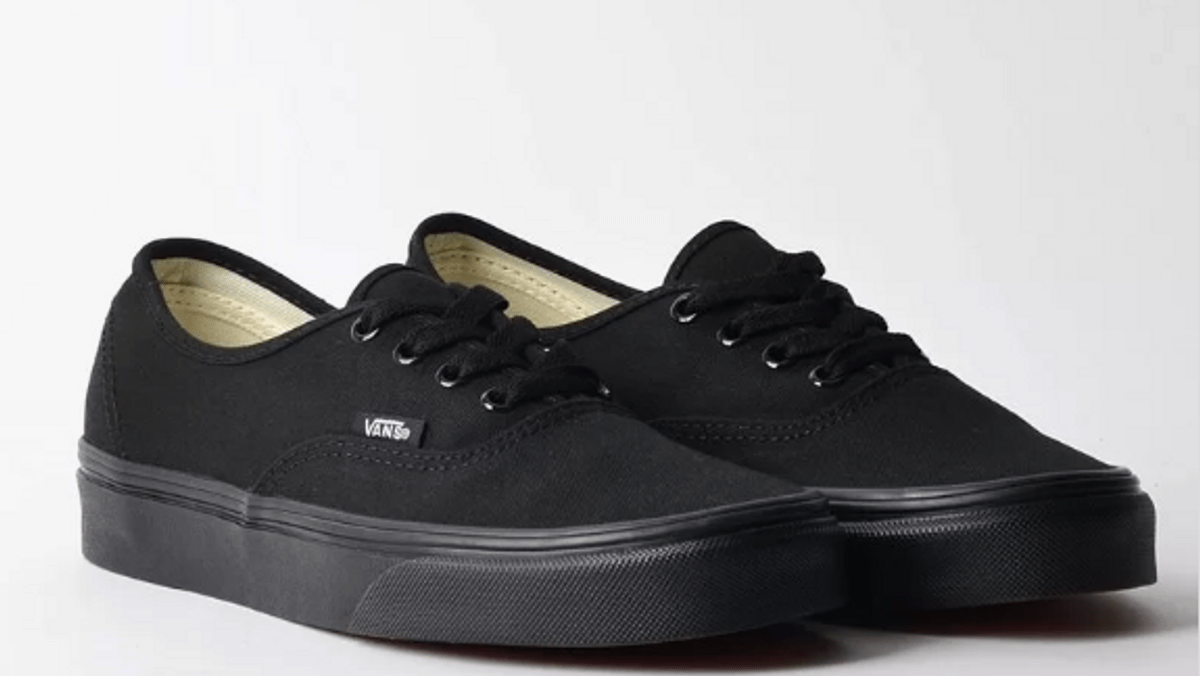 vans all black com branco