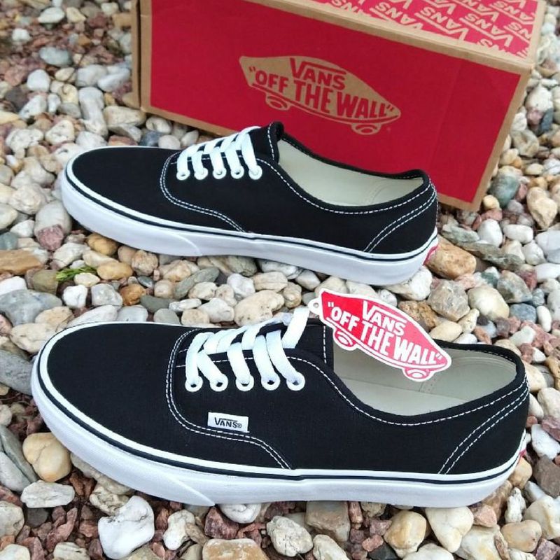 Tenis vans authentic shop preto e branco