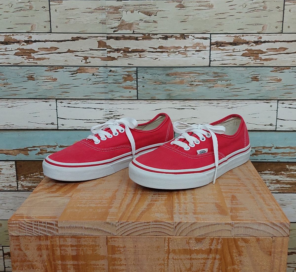 Preços baixos em Tênis VANS Vermelho Listrado para mulheres