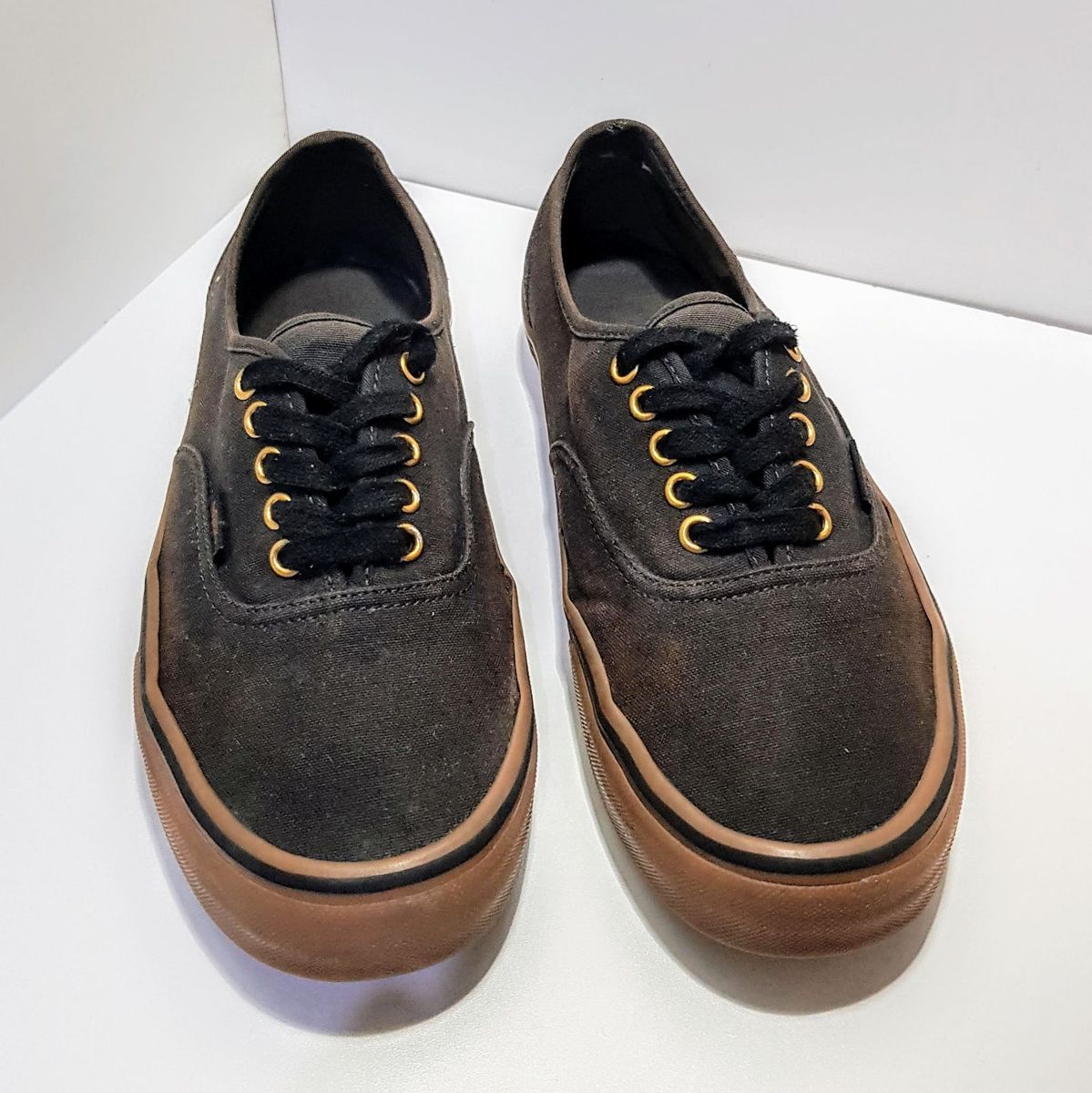 Vans preto best sale e caramelo