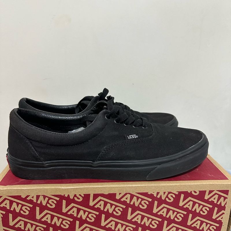 Vans era todo store preto